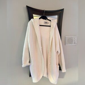 UGG COZY SOFT AMAZING HOODIE SWEATER CREAM SZ XL/XXL WORN ONCE!